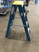 Baileys Double sided step ladder 1.2m - 3
