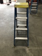 Baileys Double sided step ladder 1.2m - 2