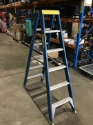 Baileys Double sided step ladder 1.8 - 3
