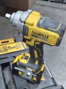 DeWalt 18V Brushless Lithium Ion 5.0Ah (DCF894P2) W/ Drill attachments. - 2