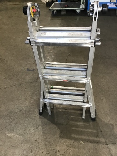 GORILLA Industrial Multi platform ladder