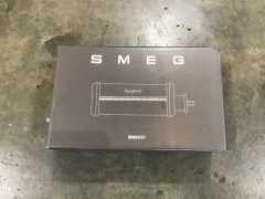 Smeg SMSC01 Spaghetti Cutter Attachment for Stand Mixer - 2