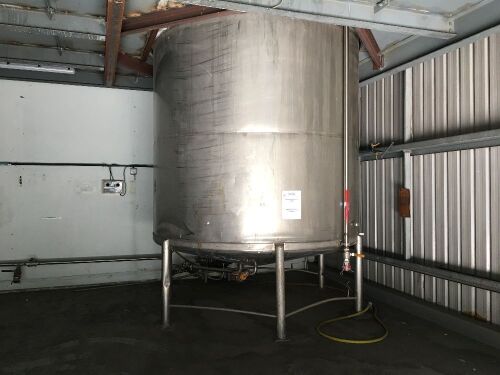 Stainless Steel 18,000 Litre tank with top mount agitator
