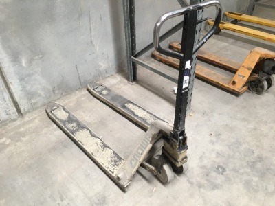 Crown Pallet Truck