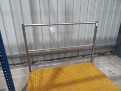 Machine Operators Stand
Stainless Steel Frame
Polymesh Floor Panel - 3
