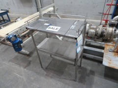 Stainless Steel Workbench with Shelf
690 x 400 x 900mm H