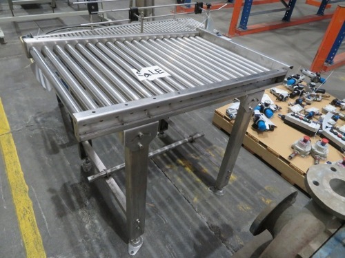 Stainless Steel Incline Conveyor, Stainless Steel Frame
Rollers 40mm Dia x 600mm L
Overall - 690 x1050 x 860mm H