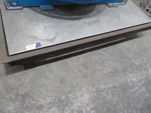 Platform Scale, Stainless Steel
Platform in Mild Steel Frame
Weigh Head Model: AD4326B
Make: AND