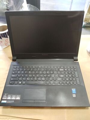 Lenovo B50-80 /80EW | NO HardDrive | S/N: MP1359DY | + Charger | Minor scratches and suff marks missing 4 back screw. (Faulty Screen)