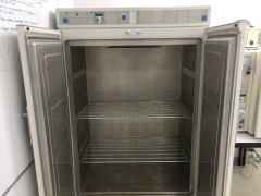 Kendro Type: UT6760 Heraeus Oven
Internal Dimensions: approx 1100 W x 600 D x 1500mm H
300°C Capacity
Serial No: 4022566 - 3