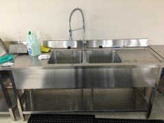 Stainless Steel Double Bowl Sink, Freestanding
Flexible Arm Spray Mixer
1800 L x 600 D x 850mm H