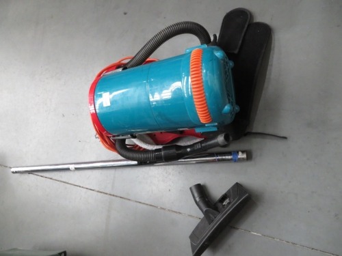 Back Pack Vacuum Cleaner
Clean Tech
Serial No: 321591
1200 Watt
240 Volt
with Hose, Wand & Floor Tool
