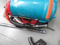 Back Pack Vacuum Cleaner
Clean Tech
Serial No: 321591
1200 Watt
240 Volt
with Hose, Wand & Floor Tool - 2