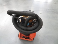 Wet & Dry Vacuum Cleaner
AEG
Model: AVC1530-G
with Hose
240 Volt - 4