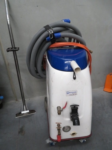 Carpet Cleaner
Razorback
Model unknown
with Hoses, Wand & Floor Tool
240 Volt