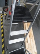 3 x Assorted Small Step Ladders
Various sizes - 5