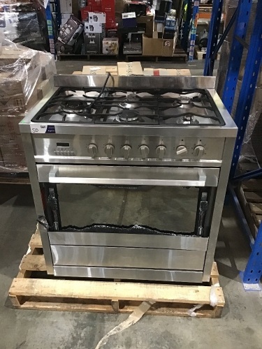 Technika TU950TLE8 5 burner hob with electric oven, 15amp plug fitted. Outer glass in oven door shattered. Sold as is, used, not tested. Refer to image for condition