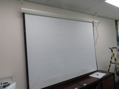Projection Screen & Whiteboard
Screen - XIANRUI Power Operated
Projection Screen - screen has been removed and is not wired or plugged in, no remote
Whiteboard 1800 x 1200mm