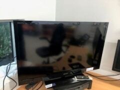 Sony LCD Television with Remote Model: 40EX720240 Volt