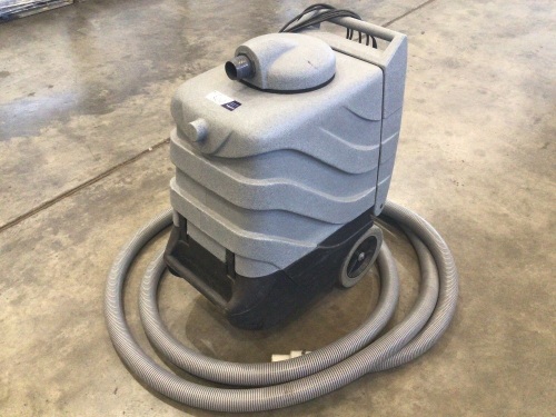 Kleenrite Mega XL carpet cleaner model 30302CE, hose included but no nozzles