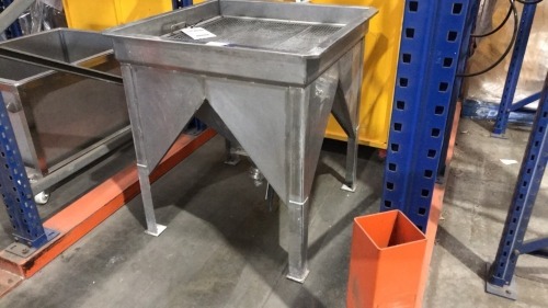 Stainless steel screening hopper, fabricated hopper with top screen mesh
840x840x910H