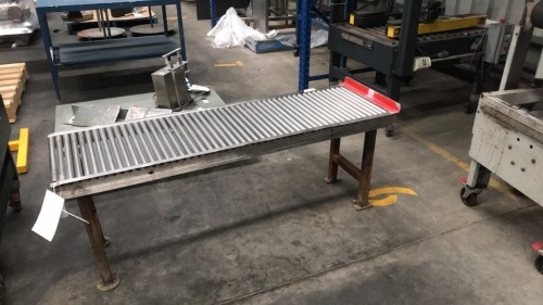 Stainless steel roller conveyor mild steel legs
Rollers 25mm dia x 400 long
1500x460x570H