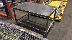 Stainless steel fabricated table
1120x720x790H - 2