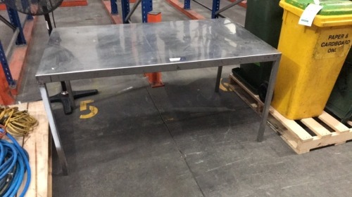 Stainless steel fabricated table
1520x880x760H