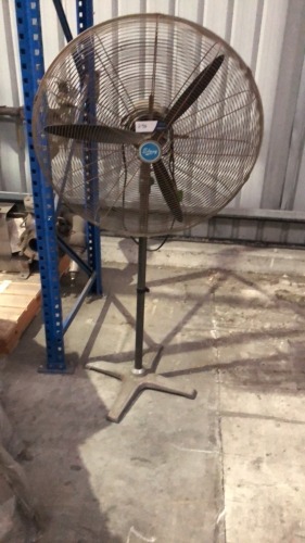 Industrial pedestal fan Ebony, 
700mm dia blade
3 speed 
240volt
