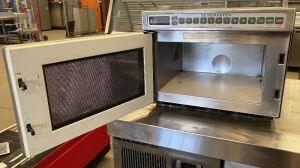 Menumaster Commercial Microwave Oven, Model: UC18E2 - 5