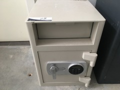 Small Safe with Combination
340 x 380 x 490mm H