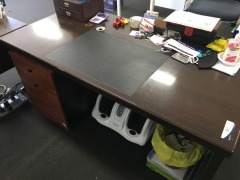 Desk with Side Return & Pedestal
Desk: 1600 x 800mm
Side Return: 1200 x 480mm - 2