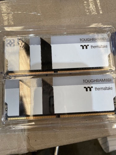 THERMALTAKE tough ram RGB 2x8GB