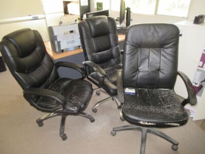 Quantity of 3 Manager Chairs, Faux leather, Gas lift