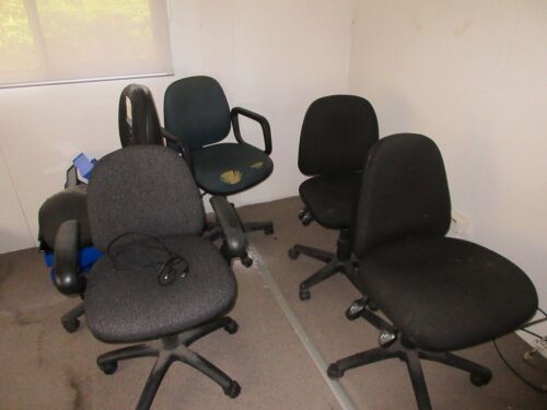 Quantity of 6 Office Chairs, Gas lift