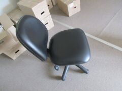 Quantity of 6 Office Chairs, Gas lift - 2