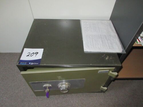 Safe with key & combination, 500 x 400 x 380mm H