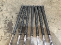Quantity of 7 x TaylorMade Sim2 Golf Irons, RH, P, 9, 8, 7, 6, 5, 4, 3 - 4