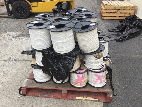 Various electric cables. Please refer to images of items.