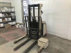 Crown Pedestrian Forklift, Model: 30WTF106A - 5