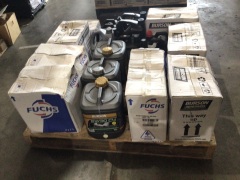 Bulk pallet of multiple boxes of 5L anti freeze, Loma 32 high performance hydraulic oil etc. Please refer to images of items. - 3