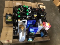 Bulk pallet of 8 boxes of 12 brake cleaner, multiple 5L bottles of various Penrith oils. Please refer to the images of the items. - 5