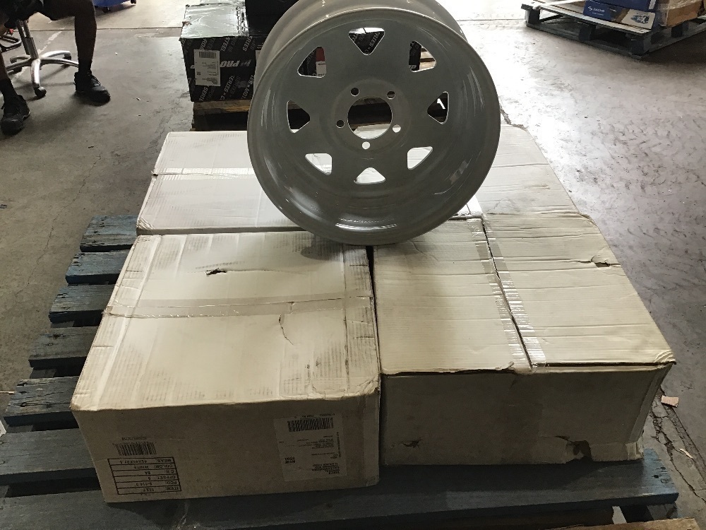 5 x Sunraysia dynamic rims 16x7 16 6x114 White triangle. Please refer ...
