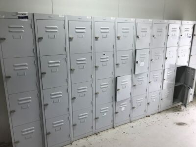 Quantity of 10 Steelco Foot Lockers, Grey steel, 4 Door