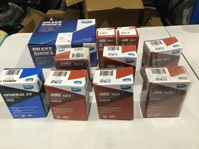 Box of 4wd SUV disc brake pads, brake pad shoes etc. Please refer to images of items.