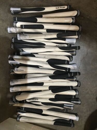 Quantity of 32 x Golf Pride Golf Club Grips, Black & White