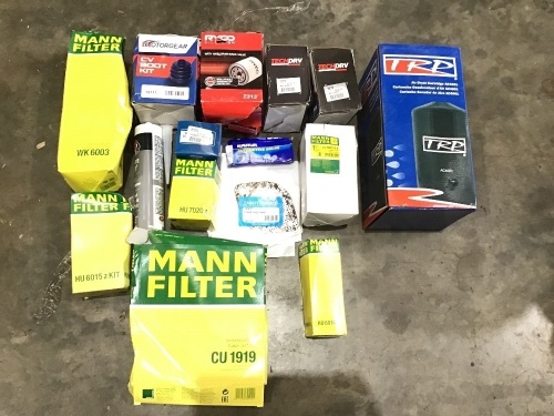 DNL Box of miscellaneous items - Air dryer cartridge, cv boot kits, oil filter, air filter. Please refer to images of items.