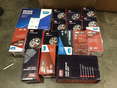 Box of brake disc pads etc. Please refer to images of items.