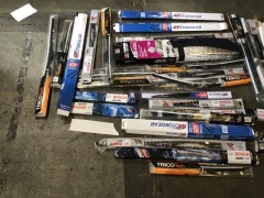 Box of windscreen wiper blades. Please refer to images of items.