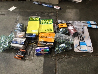 Box of car products. Please refer to images of items. 